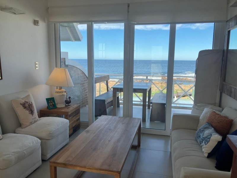Excelente Penthouse reciclado primera linea frente al mar en Montoya